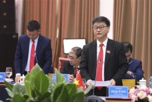 奠边省委纪检委员会主席阮士郡在会上发言。