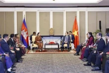 越南国会主席陈青敏会见柬越友好协会主席梅森安。