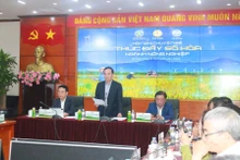 政府副总理陈流光在会上发表讲话。