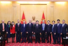 阮春胜同志会见古巴大使罗杰里奥·波兰科·富恩特斯一行。