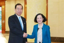 越共中央政治局委员、书记处常务书记、中央组织部部长张氏梅和日本共产党领袖志位和夫。