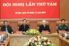 越共中央总书记阮富仲同党和国家领导人出席会议。