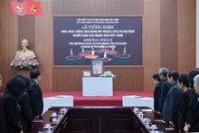 和平活动家梅尔·拉特纳悼念仪式在河内举行。
