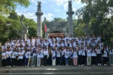 参加2024年越南夏令营的近120名越裔青年代表。