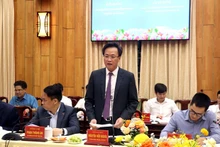 兴安省委书记阮友义在会见上发表讲话。