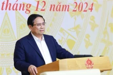 范明正总理在会上发表讲话。