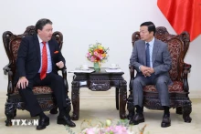 越南政府副总理陈红河会见美国驻越南大使马克·纳珀。