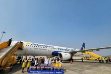 越游航空公司开通首条国际航线。