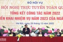 越南政府总理范明正出席内务部2022年工作总结和部署2023年工作任务会议。（陈海 摄）