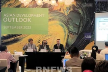 亚洲开发银行（亚行-ADB）驻越南代表处举行新闻发布会。