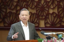 越共中央总书记苏林发表讲话。