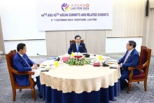 越南政府总理范明正、老挝总理宋赛·西潘敦和柬埔寨首相洪马内共进工作早餐。