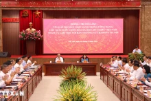 越共中央总书记、国家主席苏林与河内市委常委会举行工作会议。