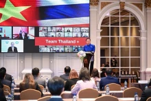 泰国工商会会长萨南·安古博库尔在研讨会上发言。