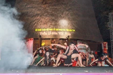 带有浓郁的西原地区文化特色的现代舞剧《SeSan》首演。