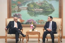 越南政府副总理兼外交部长裴青山会见Makara Capital集团董事长Ali Ijaz Ahmad。
