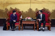 岘港市人民委员会副主席陈志强会见中国广东省湛江市政府副市长何嘉旻。