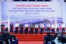范明正总理主持越南全国80项重点项目开工和竣工仪式。