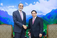 政府总理范明正会见联合国副秘书长兼秘书长技术特使阿曼迪普·辛格·吉尔。（图片来源：越通社）