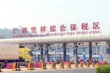 附图。