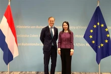 越南外交部副部长阮明姮与荷兰气候特使海梅·德·波旁·德·帕尔梅亲王。