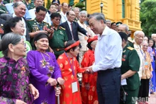 越南国家主席苏林与各位代表。（登科 摄）