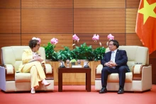 越南政府总理范明正会见联合国贸易和发展会议秘书长丽贝卡·格林斯潘。