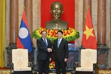 越南国家主席梁强会见老挝政府总理宋赛·西潘敦【组图】