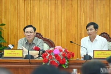 越南国会主席王廷惠与西宁省省委常委会举行工作会议【组图】