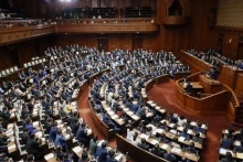日本国会在东京举行的会议全景。 （图片来源：共同社/越通社）