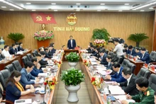 越南政府总理范明正与海阳省委常委会举行工作会谈。（陈海 摄）
