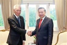 越共中央总书记苏林会见新加坡前总理、国务资政李显龙。