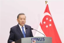 苏林总书记在新加坡李光耀公共政策学院发表政策演讲。
