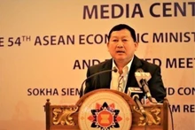 柬埔寨商业部副国务秘书，商务部及本次会议发言人佩恩·索维奇发表讲话。