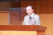 神奈川县知事黒岩祐治在论坛上发言。