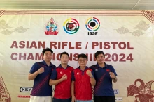 在2024年亚洲射击锦标赛夺得团体银牌的越南射击运动员和教练。