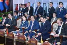 范明正总理出席东盟领导人与东盟议会联盟大会代表对话会。