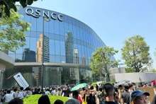 缅甸发生7.7级地震，泰国民众惊恐不已，纷纷涌上街头。（图片来源：因特网）