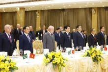 越南国家主席梁强设宴招待巴西总统卢拉一行。