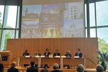 越南外交部常务副部长阮明宇在会上发表讲话。