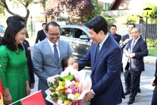越南国家主席梁强走访越南驻智利大使馆和旅智利越南人社区【组图】