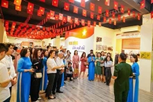 “祖国江山归一”专题展开幕，展示近150份资料合实物。