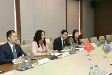 政治磋商场景。