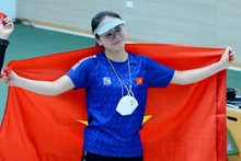 越南射击运动员郑秋荣。