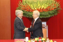 越共中央总书记阮富仲与越南祖国阵线中央委员会主席杜文战。