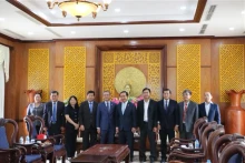 双方代表合影。