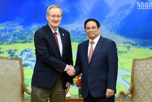 越南政府总理范明正会见美国参议员迈克·克雷波【组图】