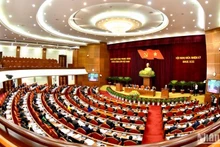 越共十三届中央委员会任期中期会议15日上午在河内开幕。