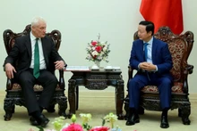 越南政府副总理陈红河会见英国能源和气候大臣格雷厄姆·斯图尔特。