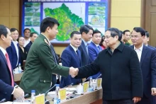 政府总理范明正调研永福省经济社会发展情况。